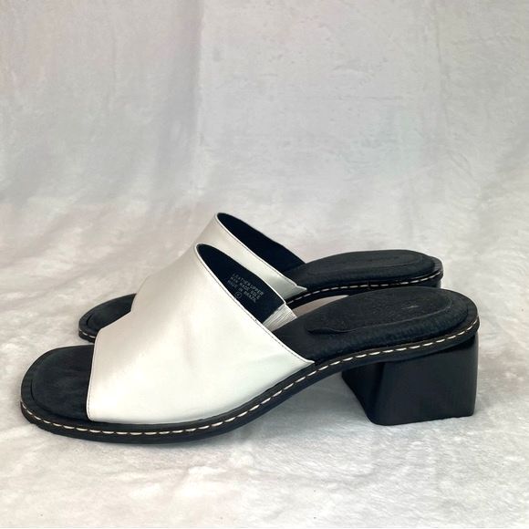 Easentials Slides White Sandals Square Toe Y2K Block Heel Leather 9W - Picture 2 of 14